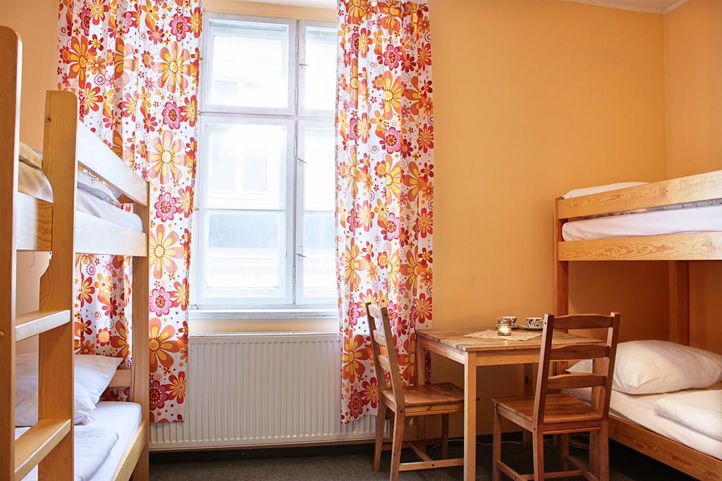 Frolic Goats Hostel Poznan Bagian luar foto