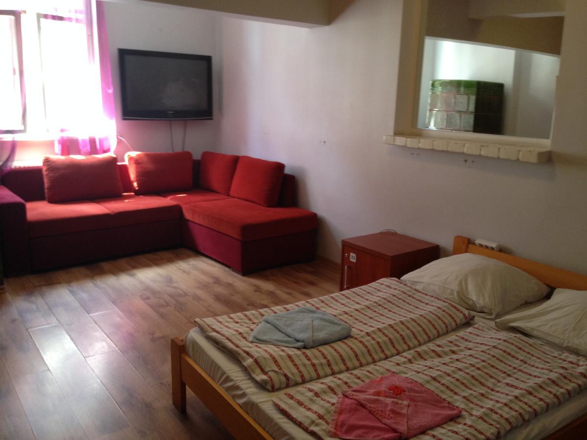 Frolic Goats Hostel Poznan Bagian luar foto