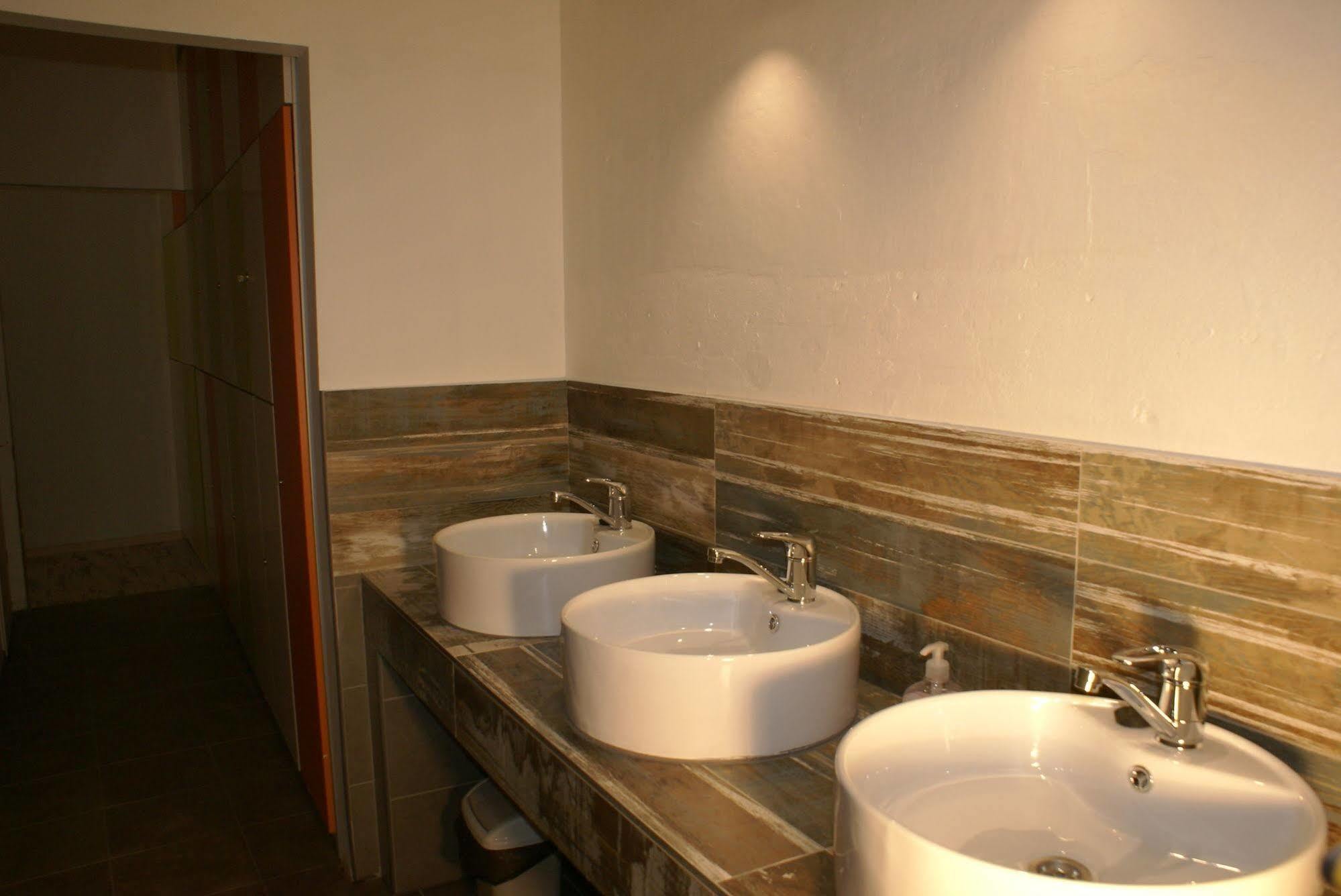 Frolic Goats Hostel Poznan Bagian luar foto