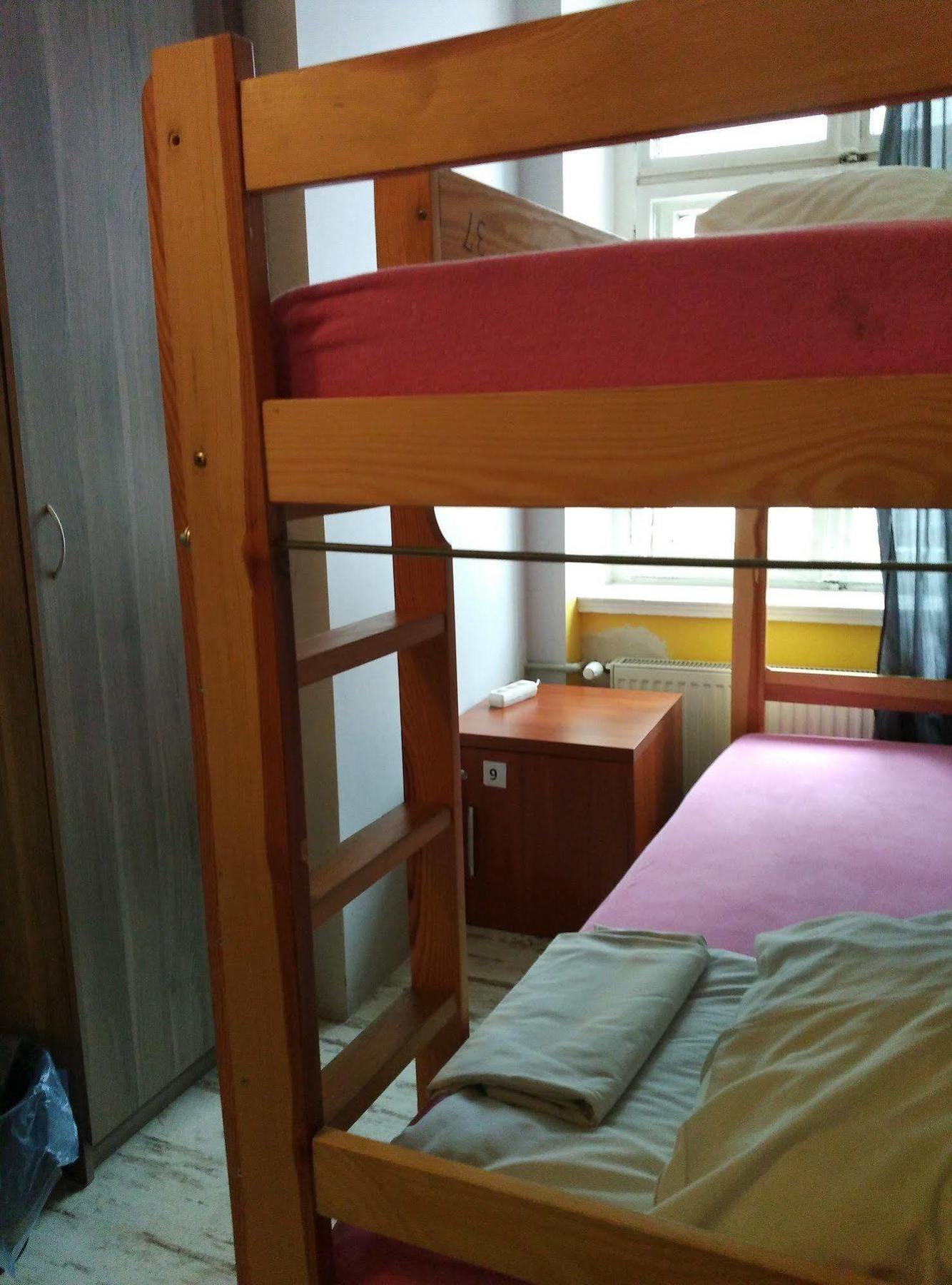 Frolic Goats Hostel Poznan Bagian luar foto